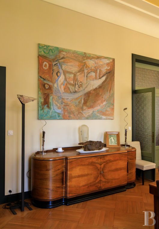 En Saône-et-Loire, à Mâcon, une villa et son jardin entièrement de style Art déco - photo  n°24